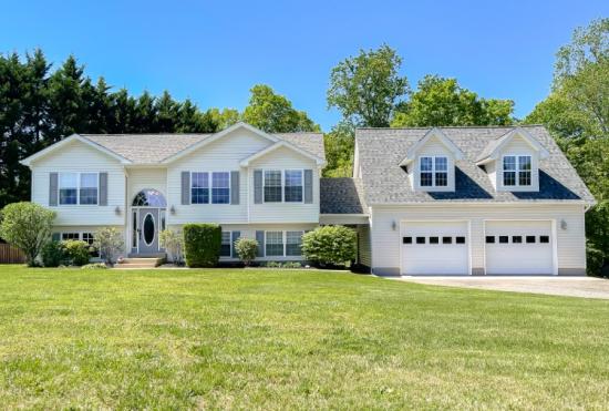 Welcome to Your Dream Home with Poolside Paradise!