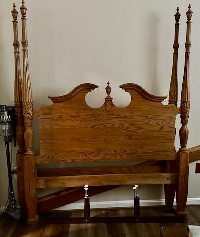 Solid Oak 4 poster queen bed frame Excellent condition