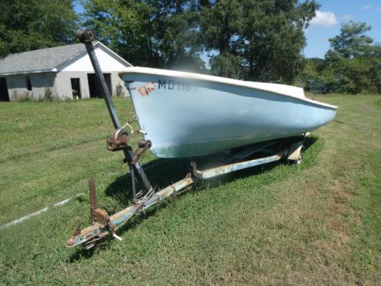 17ft sailboat on trailer with sails and rigging