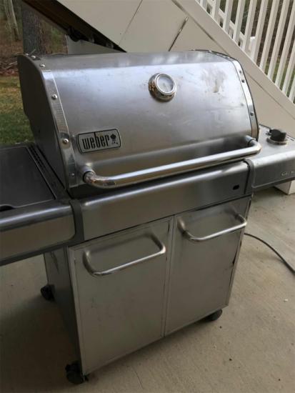 ALMOST NEW: Weber Genesis S-320 Natural Gas Grill