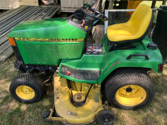 John Deere Lawn Tractor