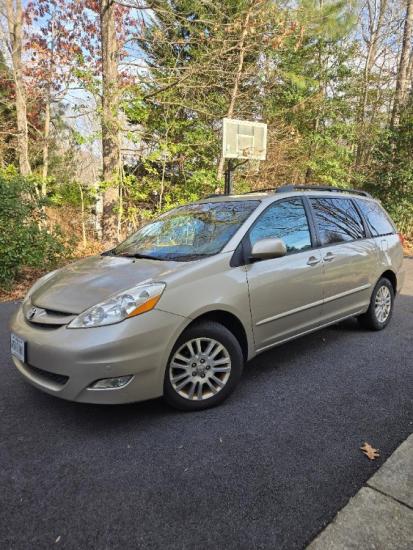 2010 Toyota Sienna XLE minivan for sale