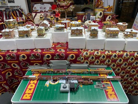 REDSKINS HAWTHORNE VILLAGE CHRISTMAS BUILDING SET OF 15