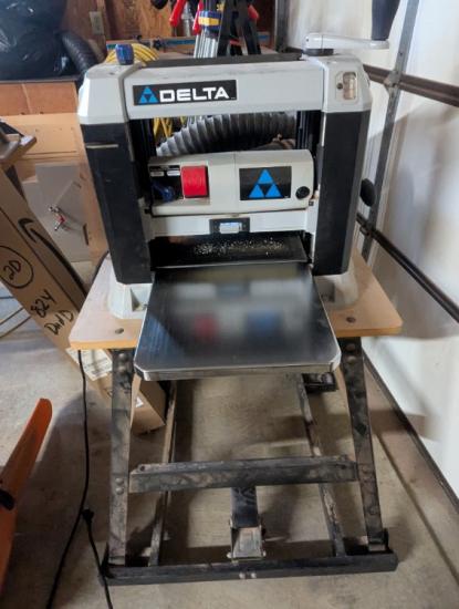 Delta 13&quot; 2-Speed Wood Planer 22-580 on Mobile Stand