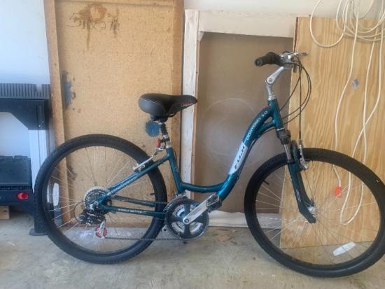2009 FUJI Ladies step-through 21 speed bicycle
