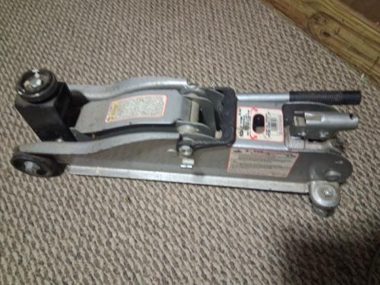 Mack 2 1/2 Ton Hydraulic Floor Jack 